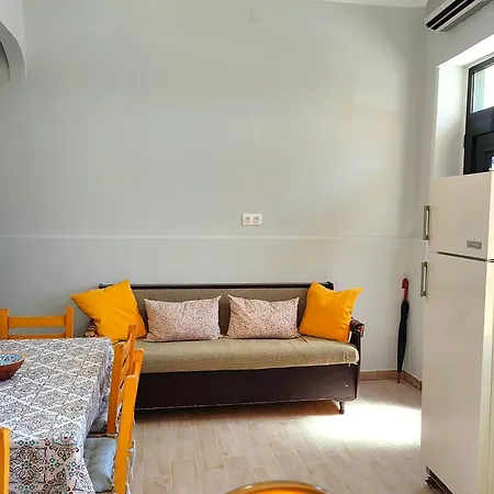 Kantouni Apartment Lefkímmi